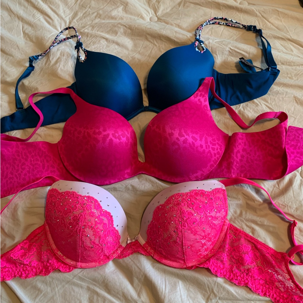 3 Victoria’s Secret bras 34D